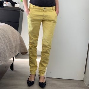 My pant's yellow jeans 8 size. Parisien, french